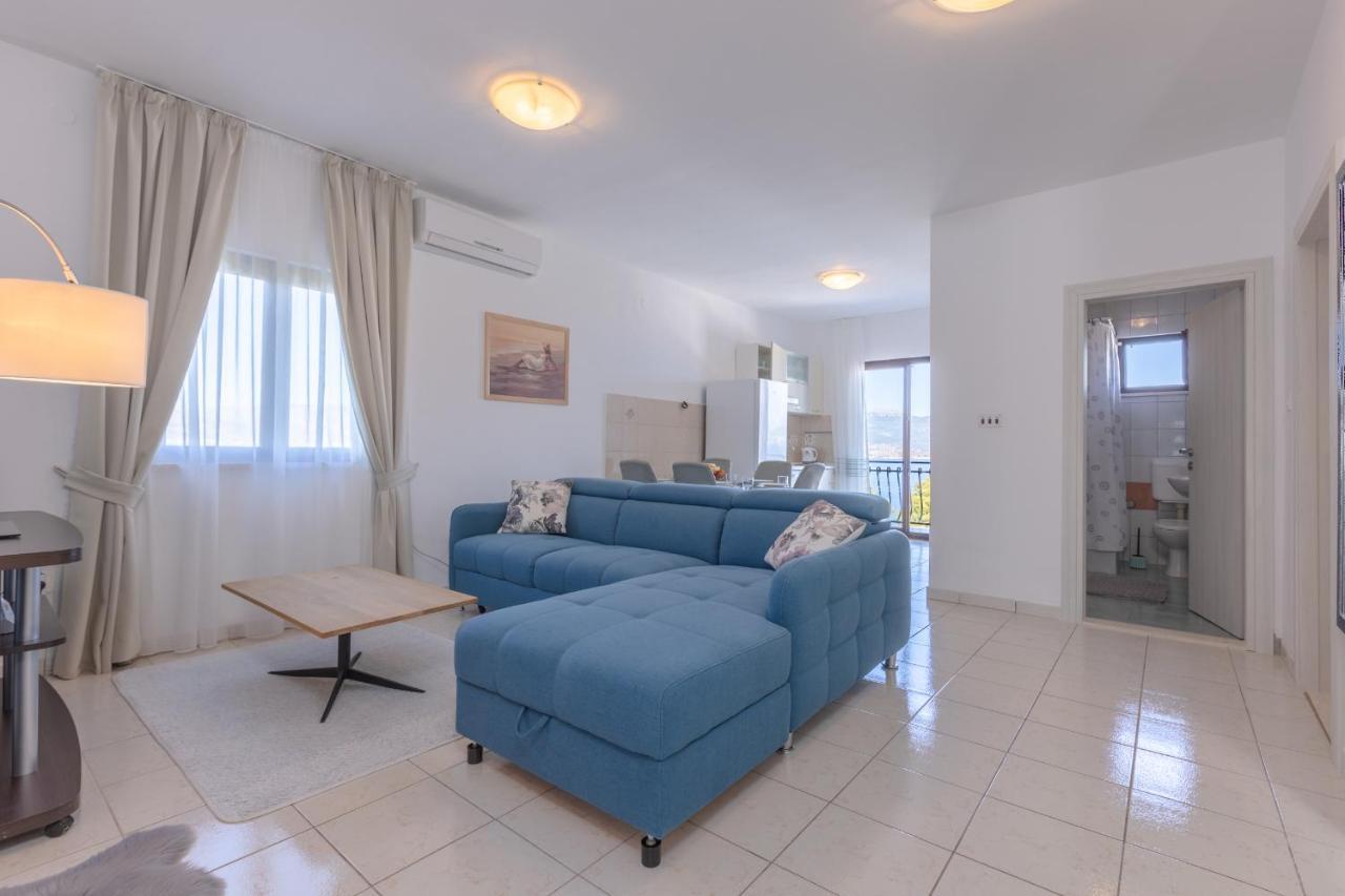 Holiday Home Insulam Mare Trogir Exterior foto