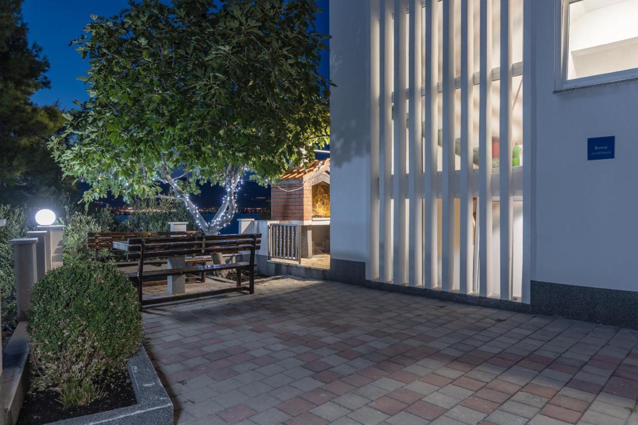 Holiday Home Insulam Mare Trogir Exterior foto